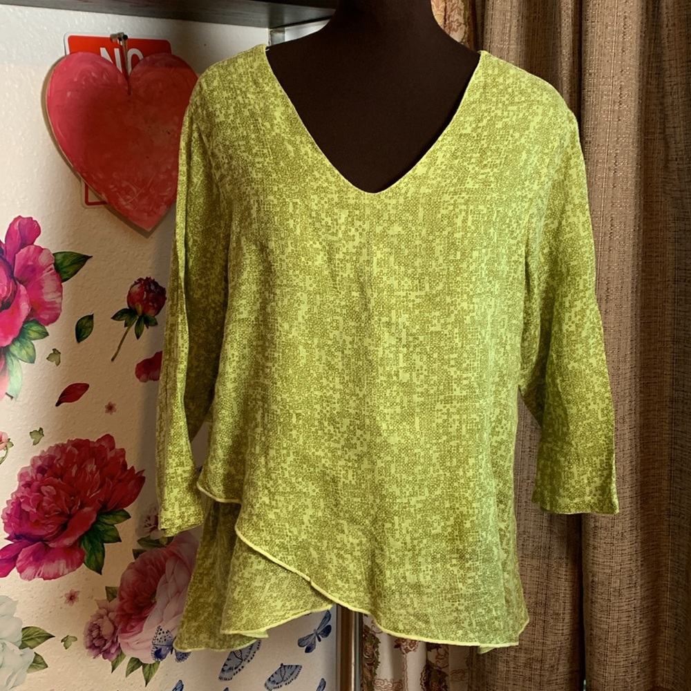 Click by color me cotton, olive green abstract design 3/4 sleeve top. Size M.